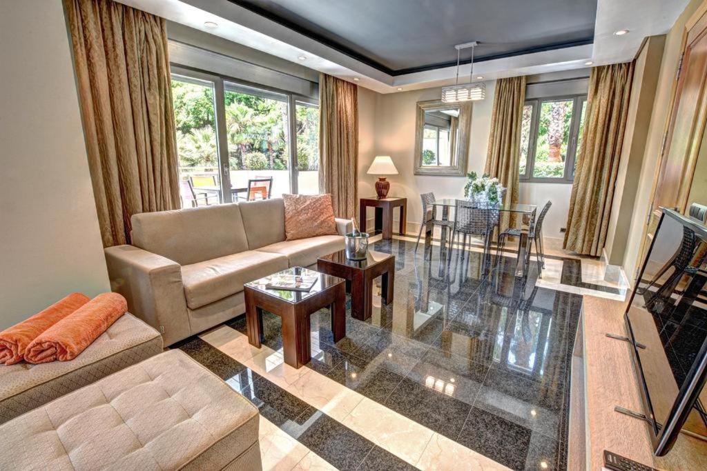 Artplatinum Suites&Apartments Benalmadena Exterior photo
